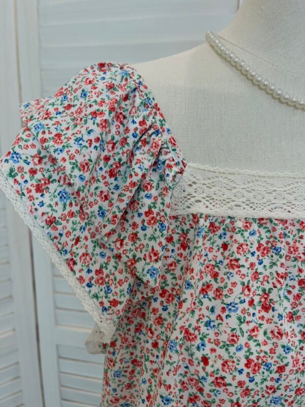 LACE TRIM RUFFLE SLEEVE BLOUSE 小碎花蕾丝边边小飞袖小上衣