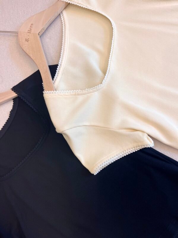 LACE TRIM TOP 方领小上衣