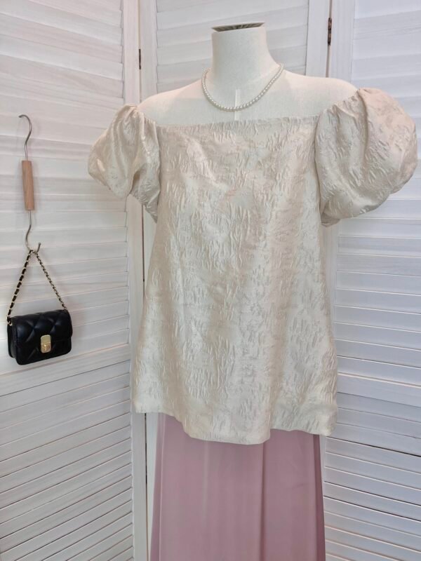 LUXE ILLUSION OFF SHOULDER BLOUSE 小众设计提花短袖上衣